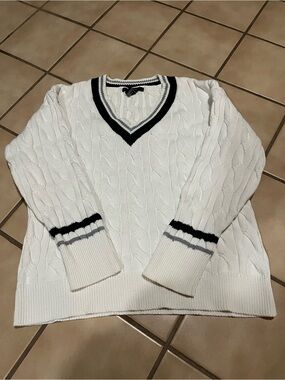 Cable Knit V-Neck oversized Sweater with Contrast Trim - White